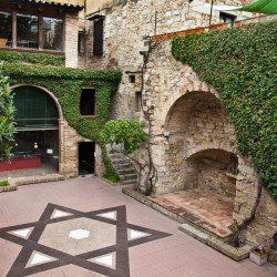 Museo_judio_Girona_patio_02-1080x641